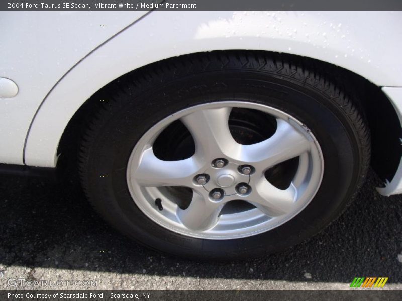 Vibrant White / Medium Parchment 2004 Ford Taurus SE Sedan