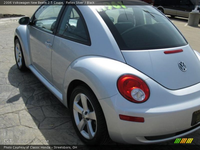 Reflex Silver / Black 2006 Volkswagen New Beetle 2.5 Coupe