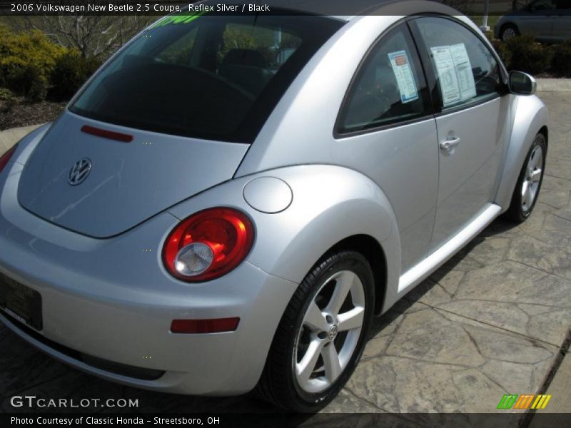 Reflex Silver / Black 2006 Volkswagen New Beetle 2.5 Coupe