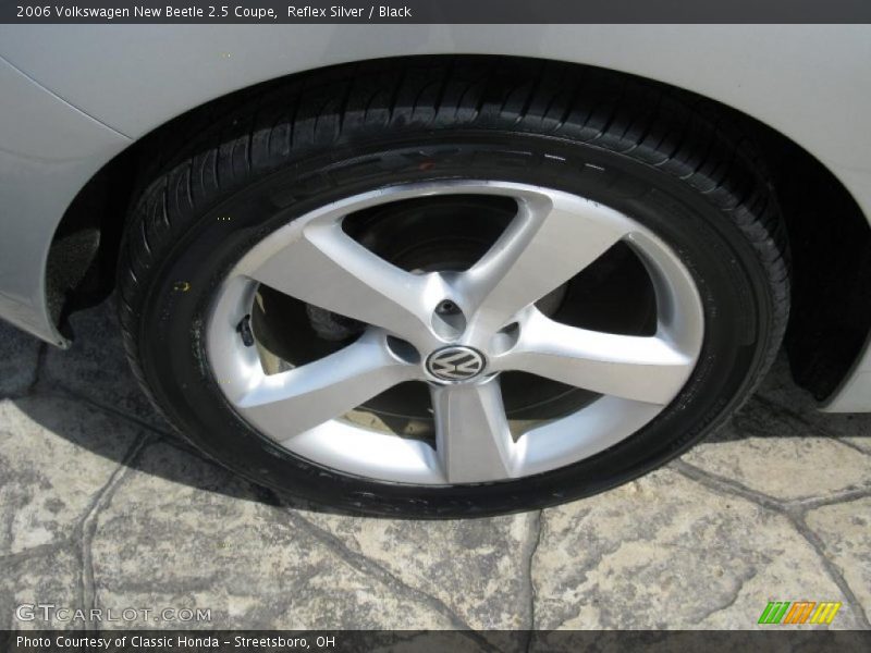 Reflex Silver / Black 2006 Volkswagen New Beetle 2.5 Coupe