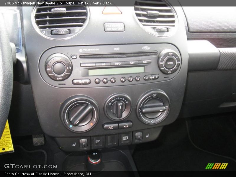 Reflex Silver / Black 2006 Volkswagen New Beetle 2.5 Coupe
