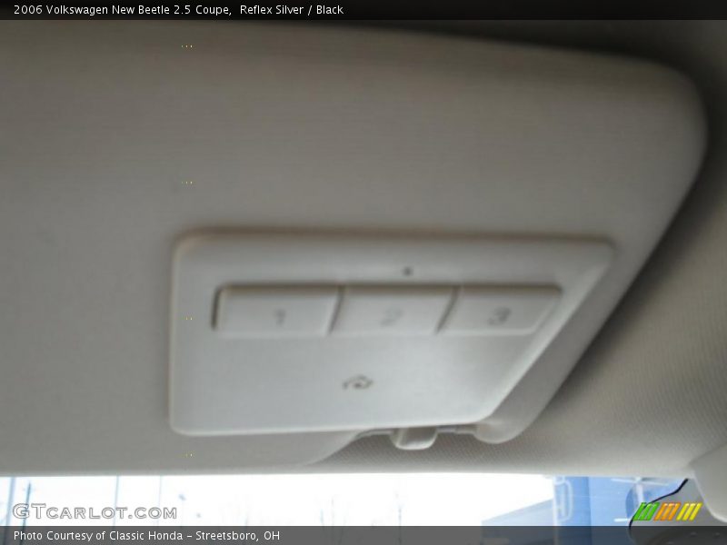 Reflex Silver / Black 2006 Volkswagen New Beetle 2.5 Coupe