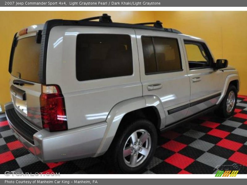 Light Graystone Pearl / Dark Khaki/Light Graystone 2007 Jeep Commander Sport 4x4
