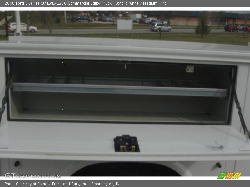 Oxford White / Medium Flint 2008 Ford E Series Cutaway E350 Commercial Utility Truck