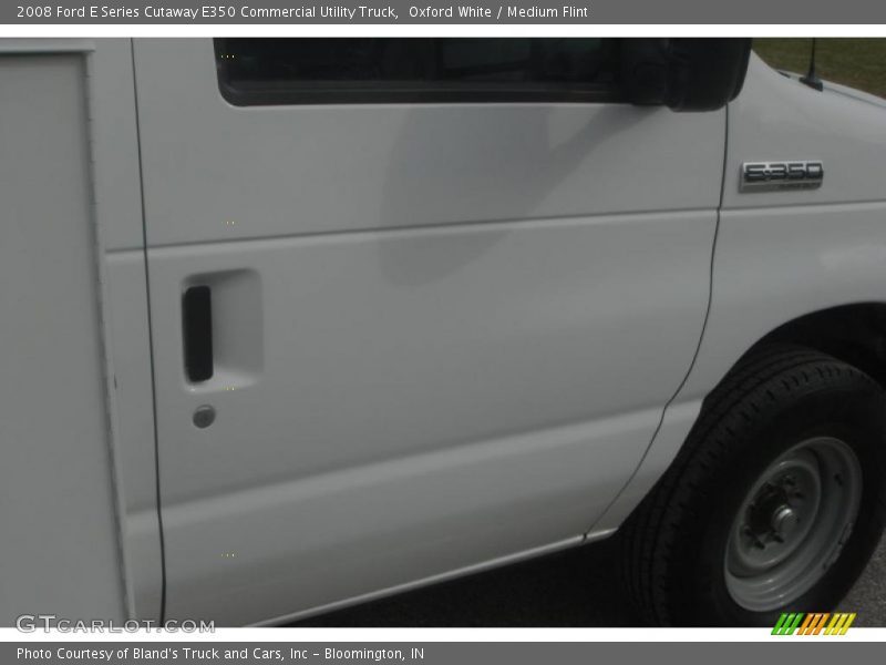 Oxford White / Medium Flint 2008 Ford E Series Cutaway E350 Commercial Utility Truck