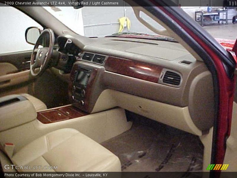 Victory Red / Light Cashmere 2009 Chevrolet Avalanche LTZ 4x4