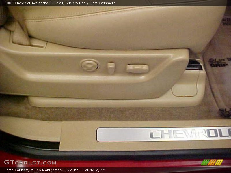 Victory Red / Light Cashmere 2009 Chevrolet Avalanche LTZ 4x4