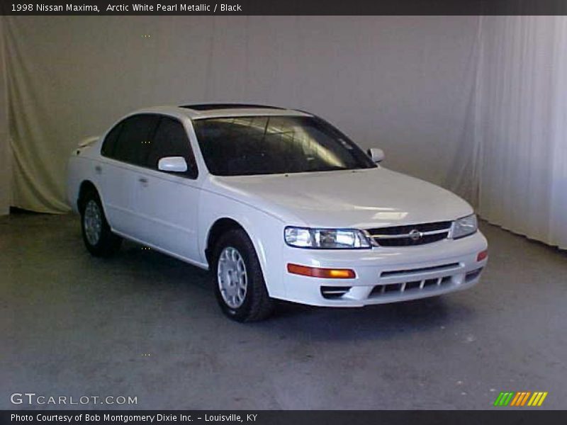 Arctic White Pearl Metallic / Black 1998 Nissan Maxima