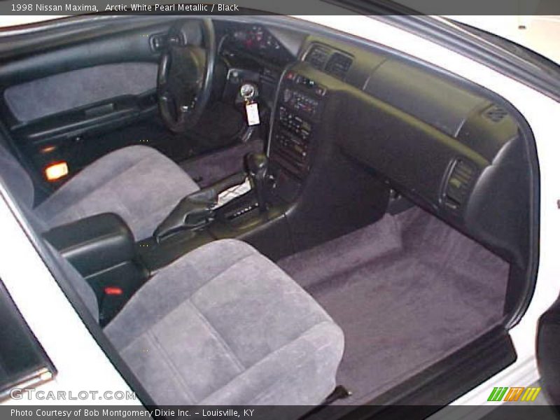 Arctic White Pearl Metallic / Black 1998 Nissan Maxima