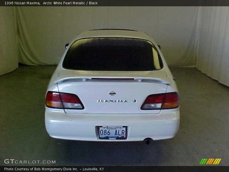 Arctic White Pearl Metallic / Black 1998 Nissan Maxima