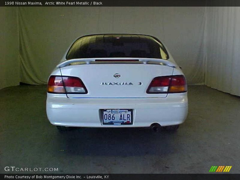 Arctic White Pearl Metallic / Black 1998 Nissan Maxima