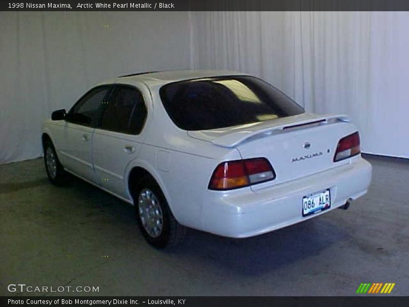 Arctic White Pearl Metallic / Black 1998 Nissan Maxima