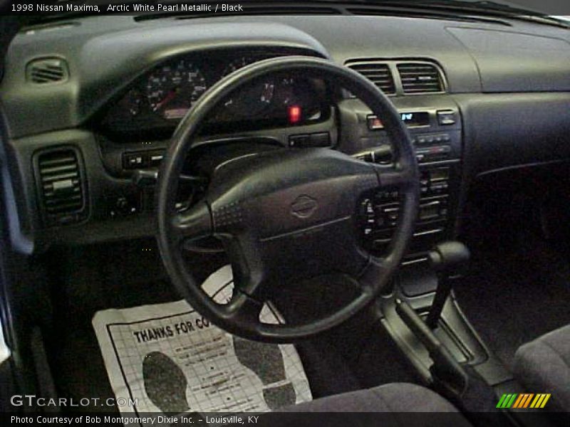 Arctic White Pearl Metallic / Black 1998 Nissan Maxima