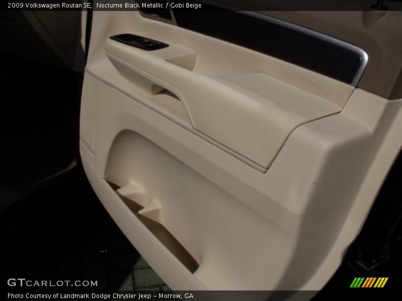 Nocturne Black Metallic / Gobi Beige 2009 Volkswagen Routan SE