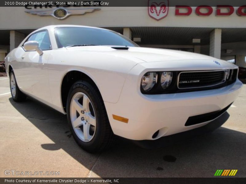 Stone White / Dark Slate Gray 2010 Dodge Challenger SE