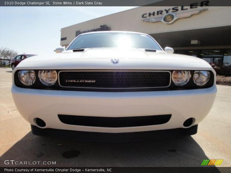 Stone White / Dark Slate Gray 2010 Dodge Challenger SE
