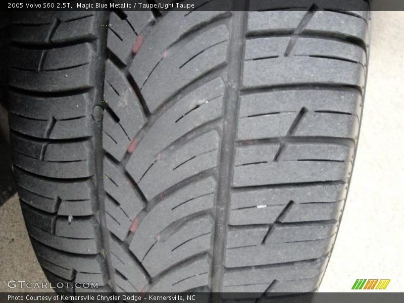 Magic Blue Metallic / Taupe/Light Taupe 2005 Volvo S60 2.5T