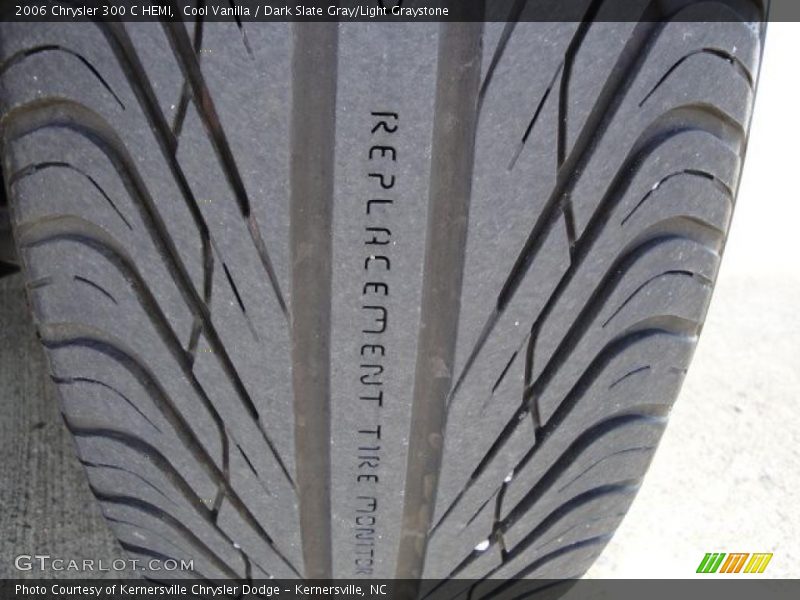 Cool Vanilla / Dark Slate Gray/Light Graystone 2006 Chrysler 300 C HEMI