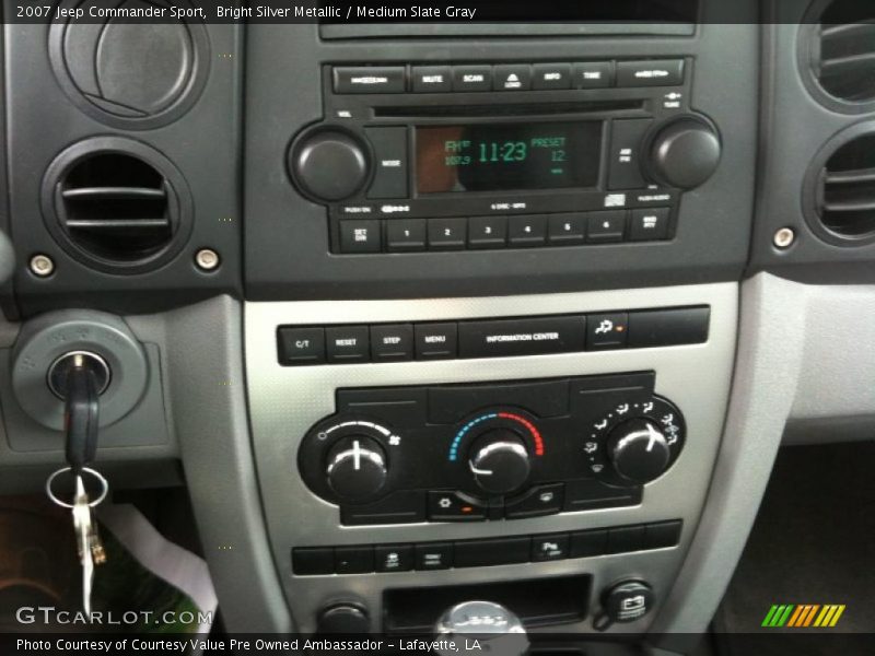 Bright Silver Metallic / Medium Slate Gray 2007 Jeep Commander Sport