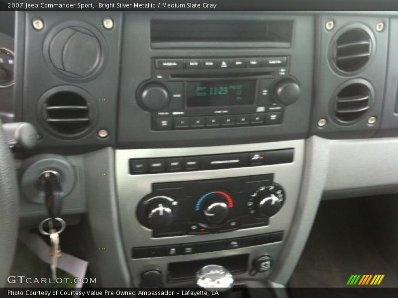 Bright Silver Metallic / Medium Slate Gray 2007 Jeep Commander Sport