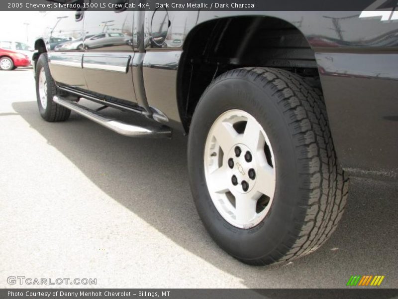 Dark Gray Metallic / Dark Charcoal 2005 Chevrolet Silverado 1500 LS Crew Cab 4x4