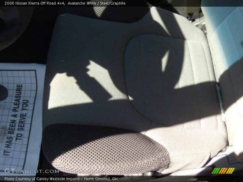 Avalanche White / Steel/Graphite 2006 Nissan Xterra Off Road 4x4