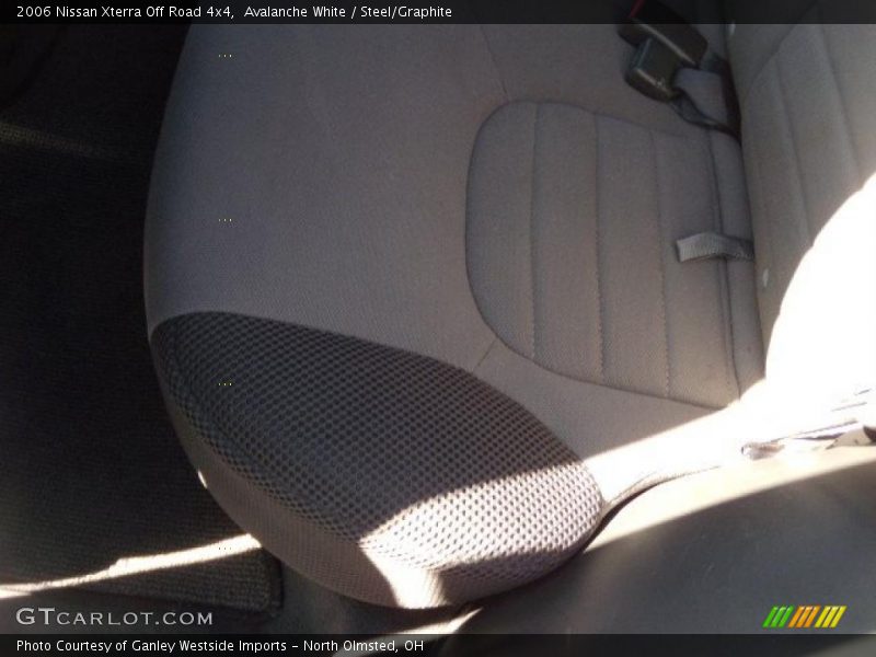 Avalanche White / Steel/Graphite 2006 Nissan Xterra Off Road 4x4