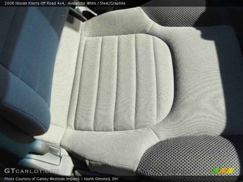 Avalanche White / Steel/Graphite 2006 Nissan Xterra Off Road 4x4