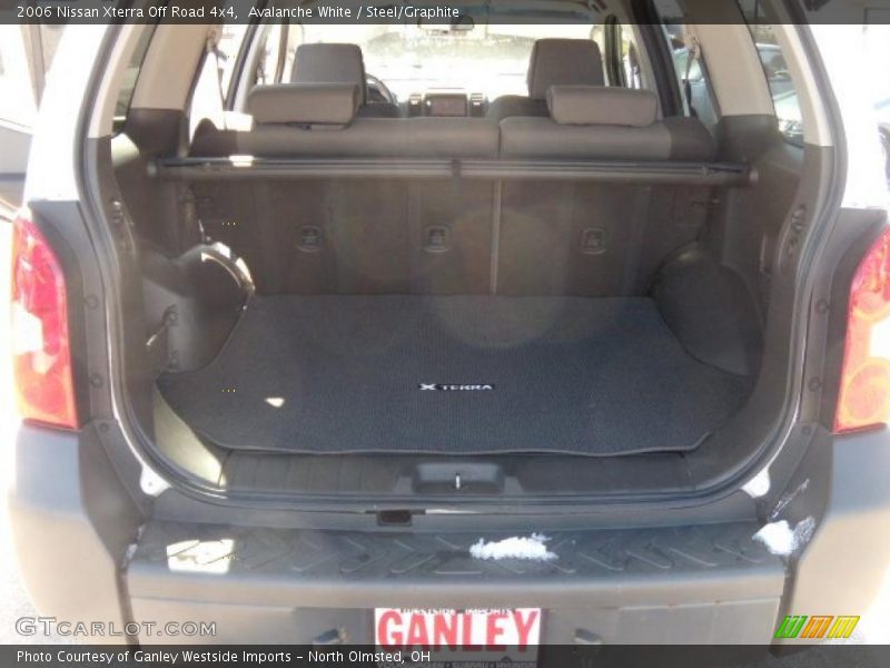 Avalanche White / Steel/Graphite 2006 Nissan Xterra Off Road 4x4
