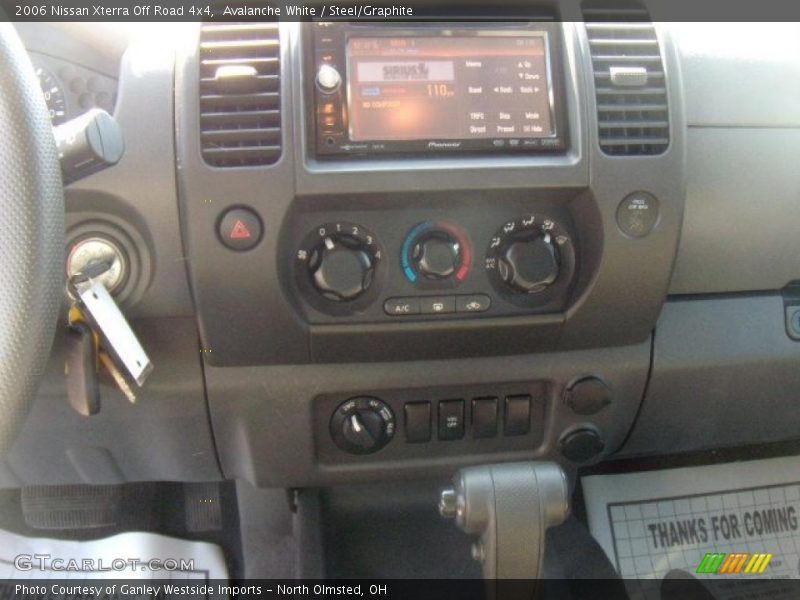 Avalanche White / Steel/Graphite 2006 Nissan Xterra Off Road 4x4