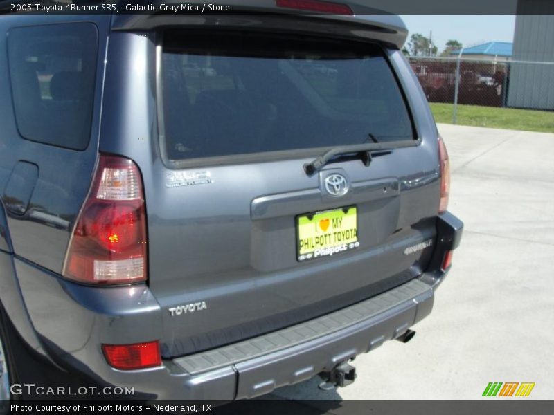 Galactic Gray Mica / Stone 2005 Toyota 4Runner SR5