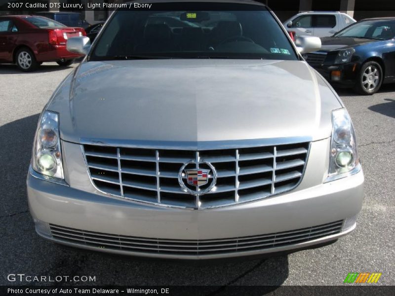 Light Platinum / Ebony 2007 Cadillac DTS Luxury