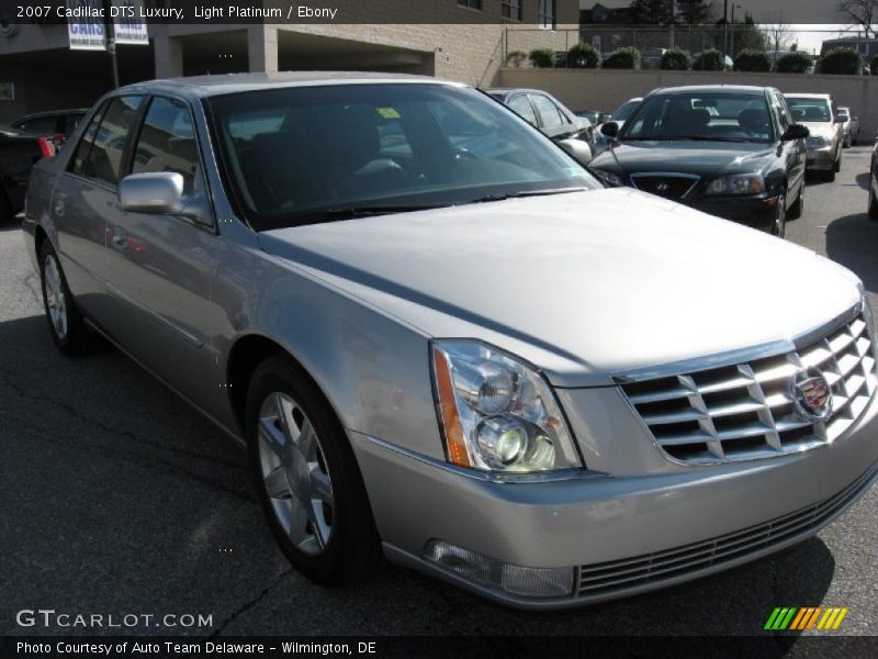 Light Platinum / Ebony 2007 Cadillac DTS Luxury