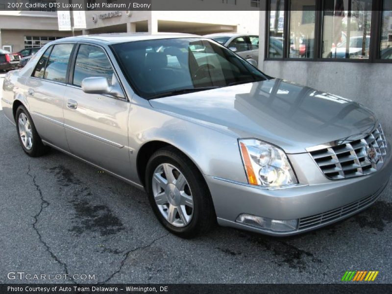 Light Platinum / Ebony 2007 Cadillac DTS Luxury
