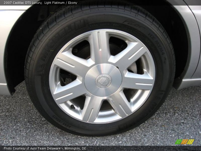 Light Platinum / Ebony 2007 Cadillac DTS Luxury