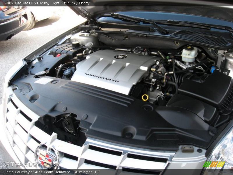 Light Platinum / Ebony 2007 Cadillac DTS Luxury