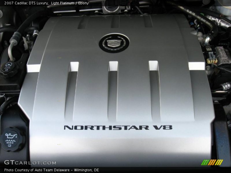 Light Platinum / Ebony 2007 Cadillac DTS Luxury