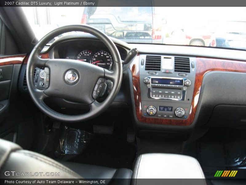 Light Platinum / Ebony 2007 Cadillac DTS Luxury