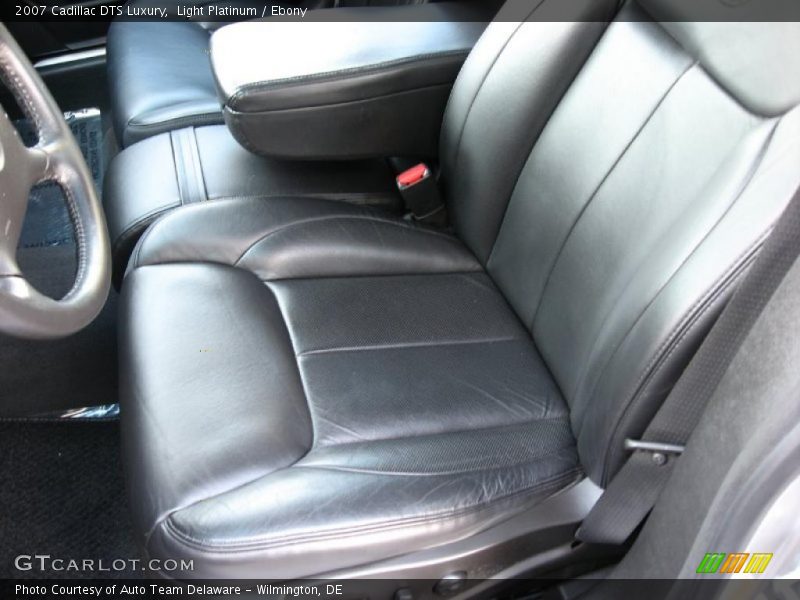 Light Platinum / Ebony 2007 Cadillac DTS Luxury