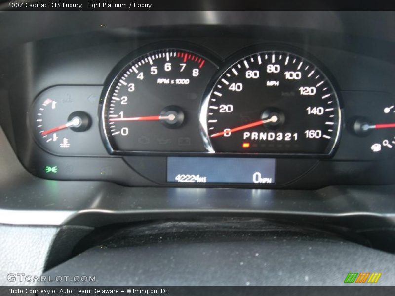 Light Platinum / Ebony 2007 Cadillac DTS Luxury