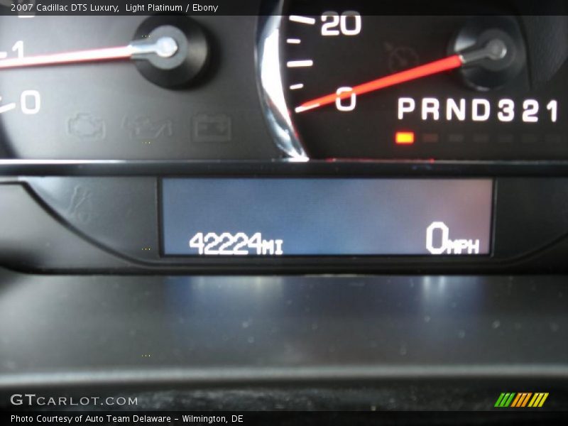 Light Platinum / Ebony 2007 Cadillac DTS Luxury