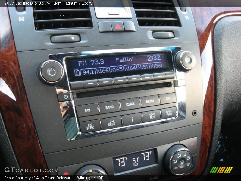 Light Platinum / Ebony 2007 Cadillac DTS Luxury