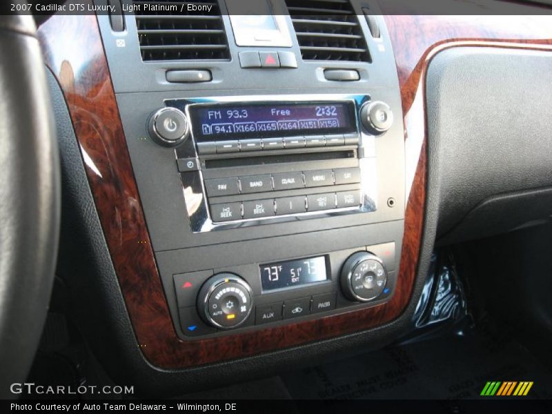 Light Platinum / Ebony 2007 Cadillac DTS Luxury