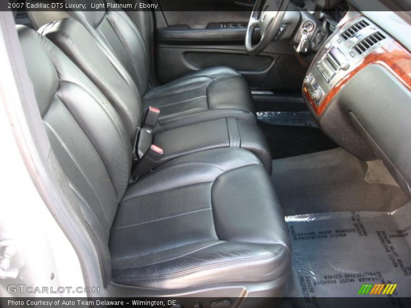 Light Platinum / Ebony 2007 Cadillac DTS Luxury