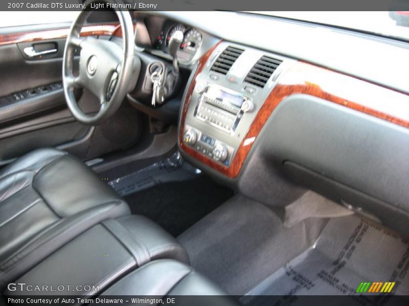 Light Platinum / Ebony 2007 Cadillac DTS Luxury