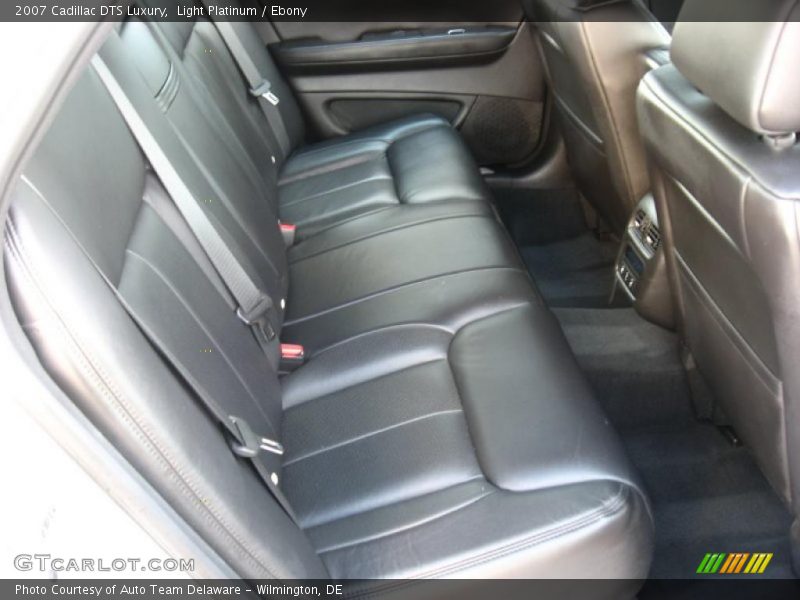 Light Platinum / Ebony 2007 Cadillac DTS Luxury