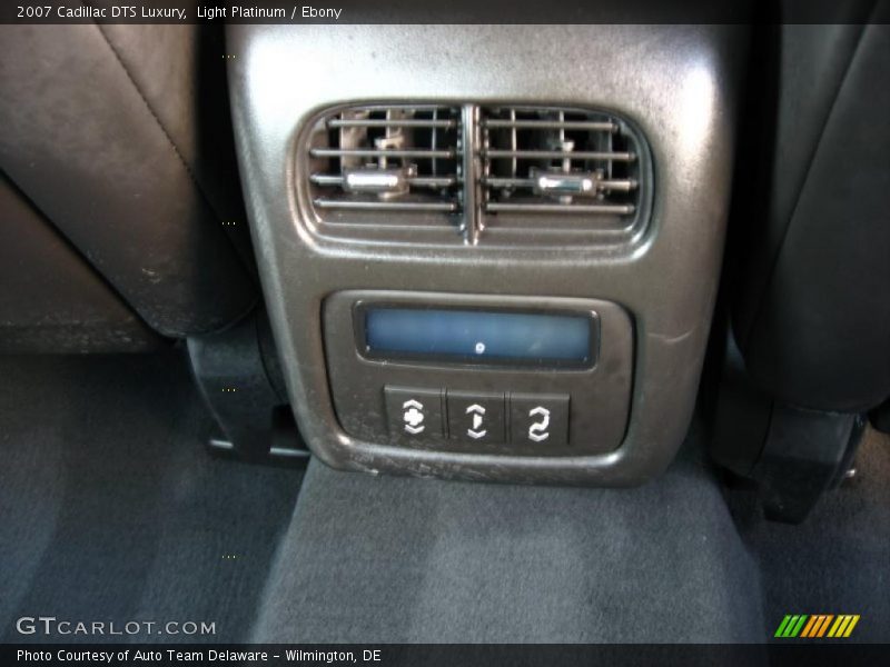 Light Platinum / Ebony 2007 Cadillac DTS Luxury