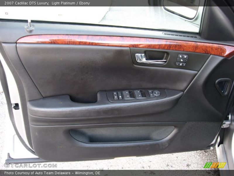Light Platinum / Ebony 2007 Cadillac DTS Luxury