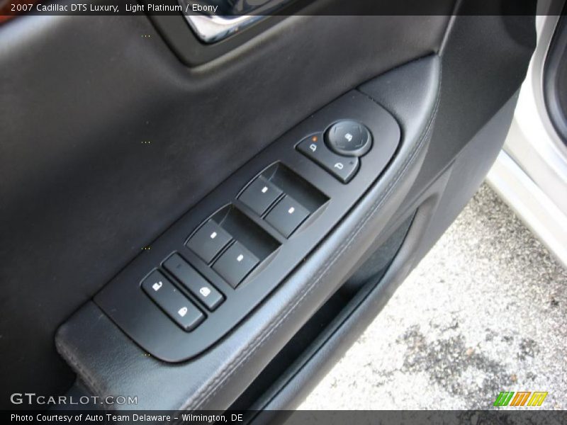 Light Platinum / Ebony 2007 Cadillac DTS Luxury