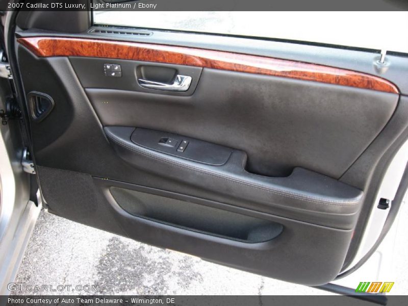 Light Platinum / Ebony 2007 Cadillac DTS Luxury